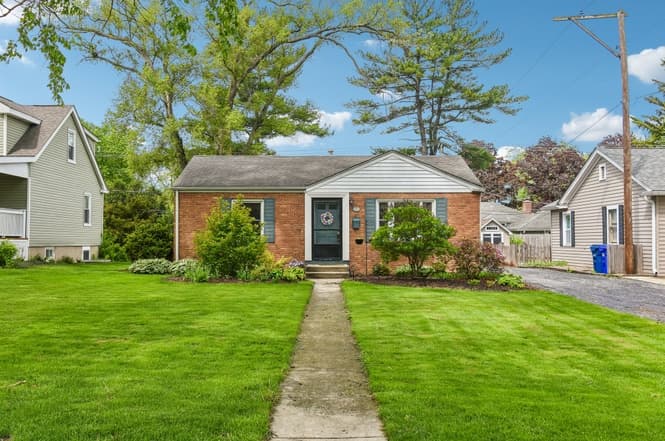 836 Lyford Ln, Wheaton